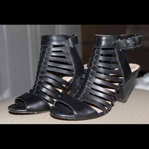 BLACK 8M VINCE CAMUTO SANDALS